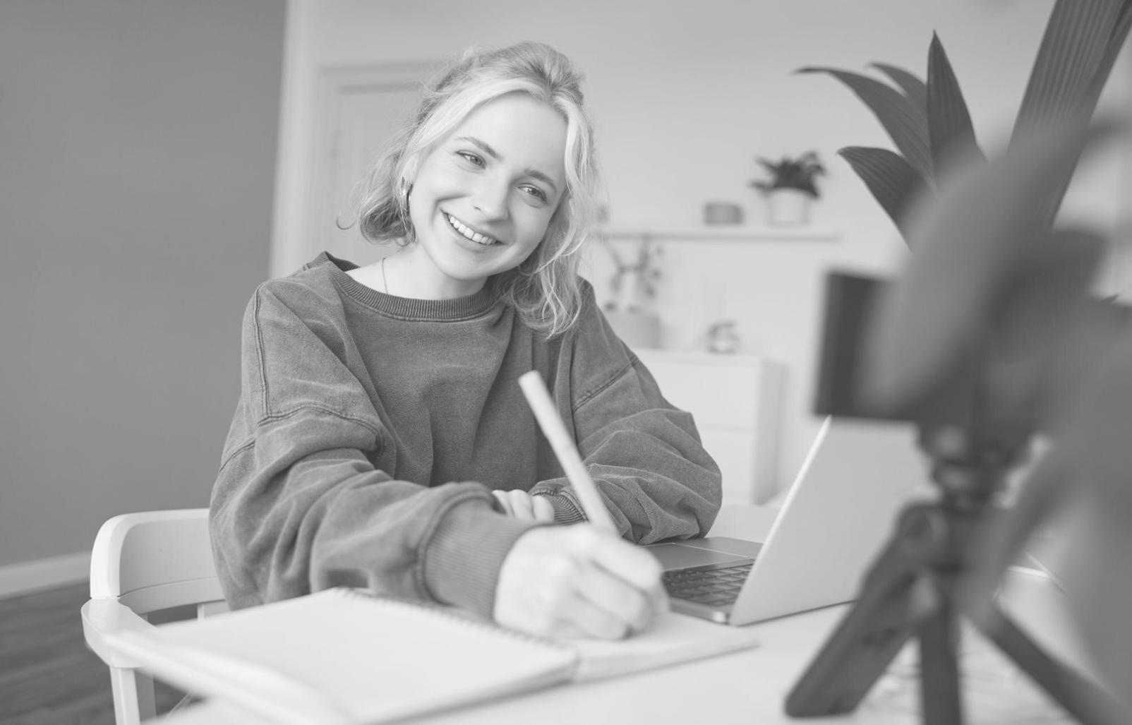 Équipe travaillant sur des analyses financières et des modèles de scénarios